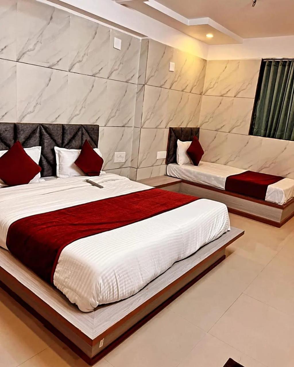 Hotel The Grand Pritam Gandhinagar Bagian luar foto