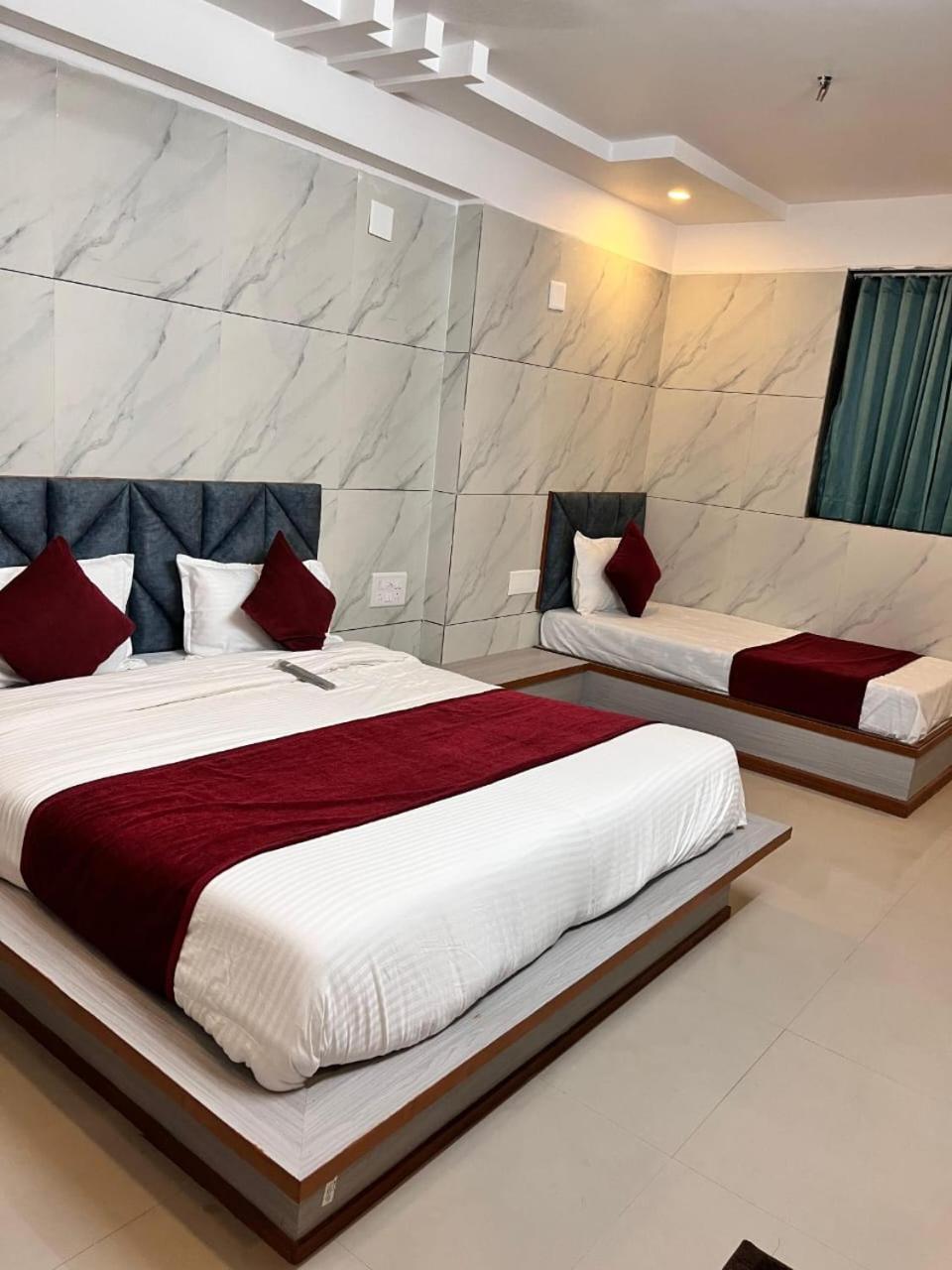 Hotel The Grand Pritam Gandhinagar Bagian luar foto