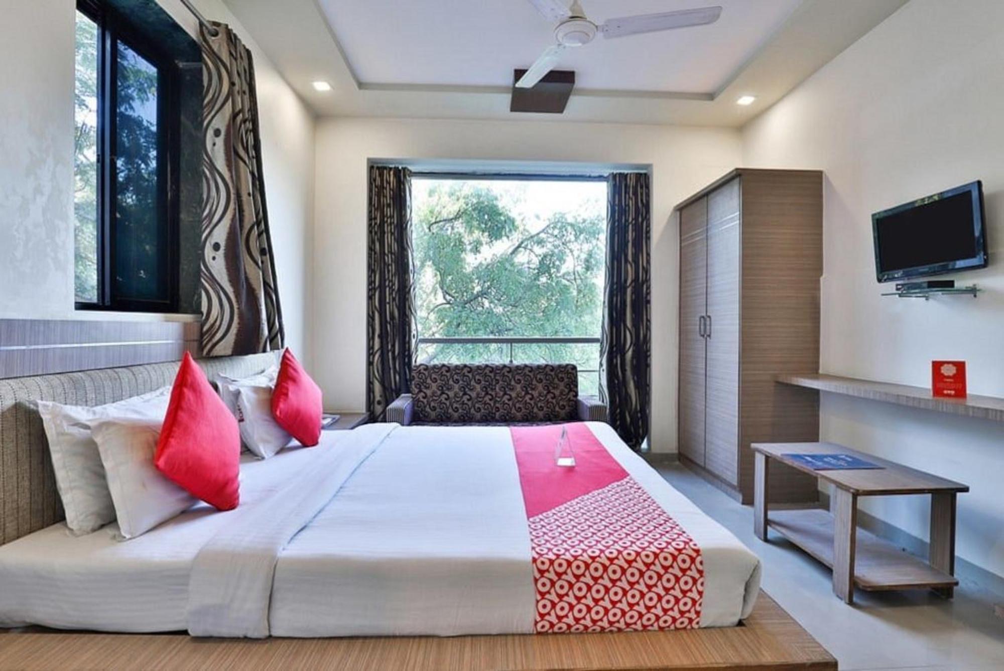 Hotel The Grand Pritam Gandhinagar Bagian luar foto