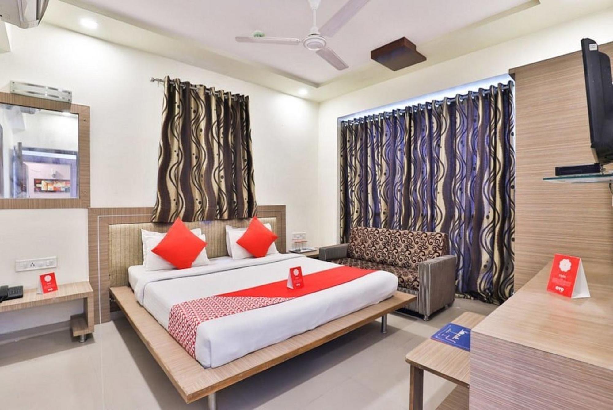 Hotel The Grand Pritam Gandhinagar Bagian luar foto