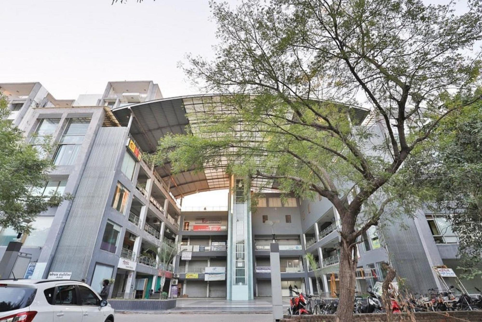 Hotel The Grand Pritam Gandhinagar Bagian luar foto