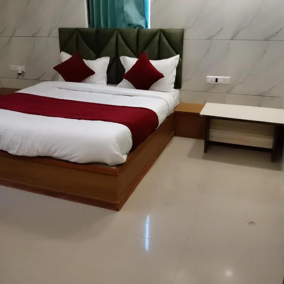 Hotel The Grand Pritam Gandhinagar Bagian luar foto